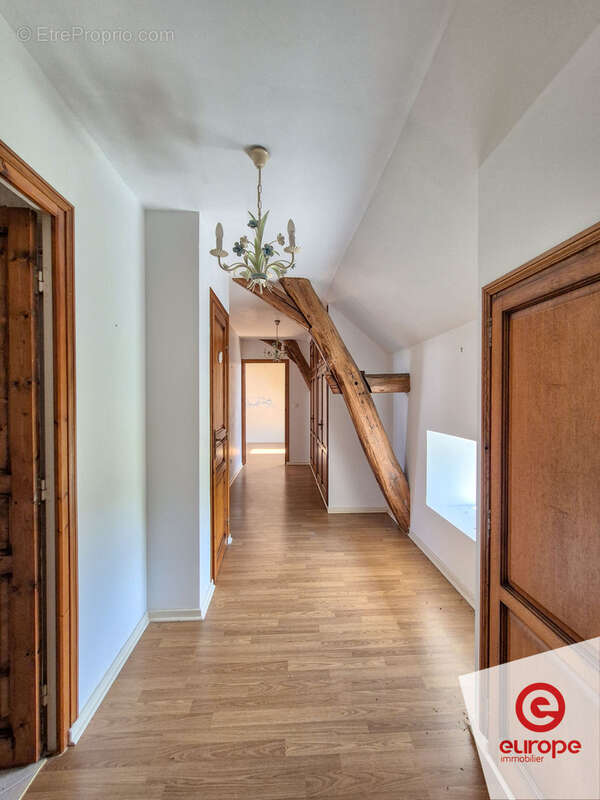 Ferme 10 pièces de 258m2 avec jardin et dépendances à Guillon-Terre-Plaine - photo 10