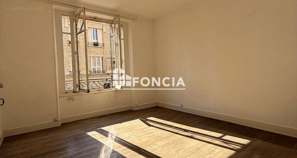T2 de 50 m² proche mairie, à rafraîchir, fort potentiel dans une copropriété calme et bien située. Idéal 1er achat ou investisse - photo 2