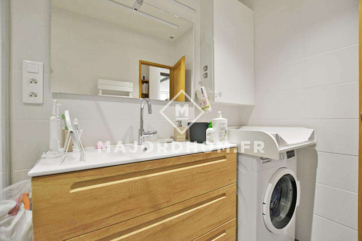 Appartement à MARSEILLE-5E