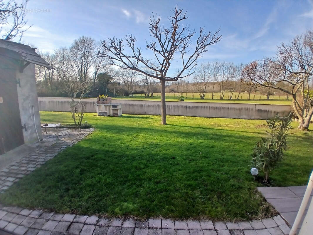 Maison à MEZERIAT