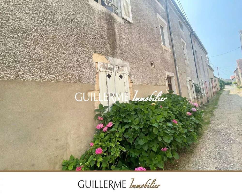 Appartement à SALORNAY-SUR-GUYE