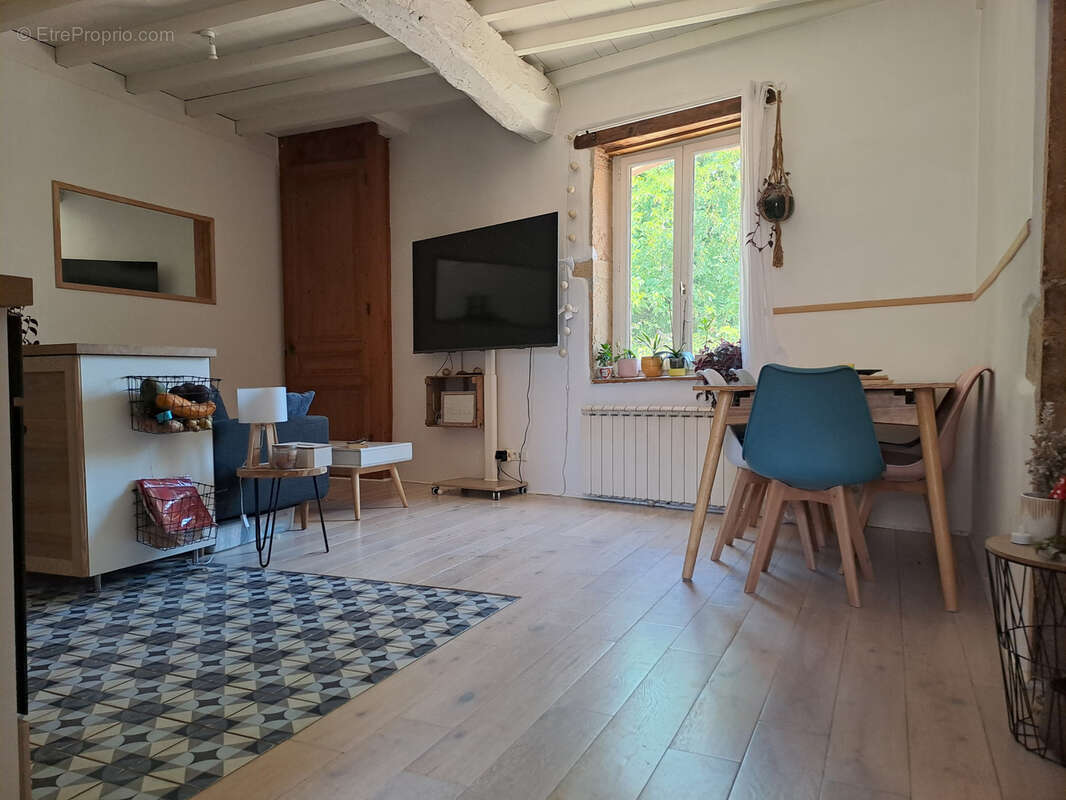 Maison à MONTANAY