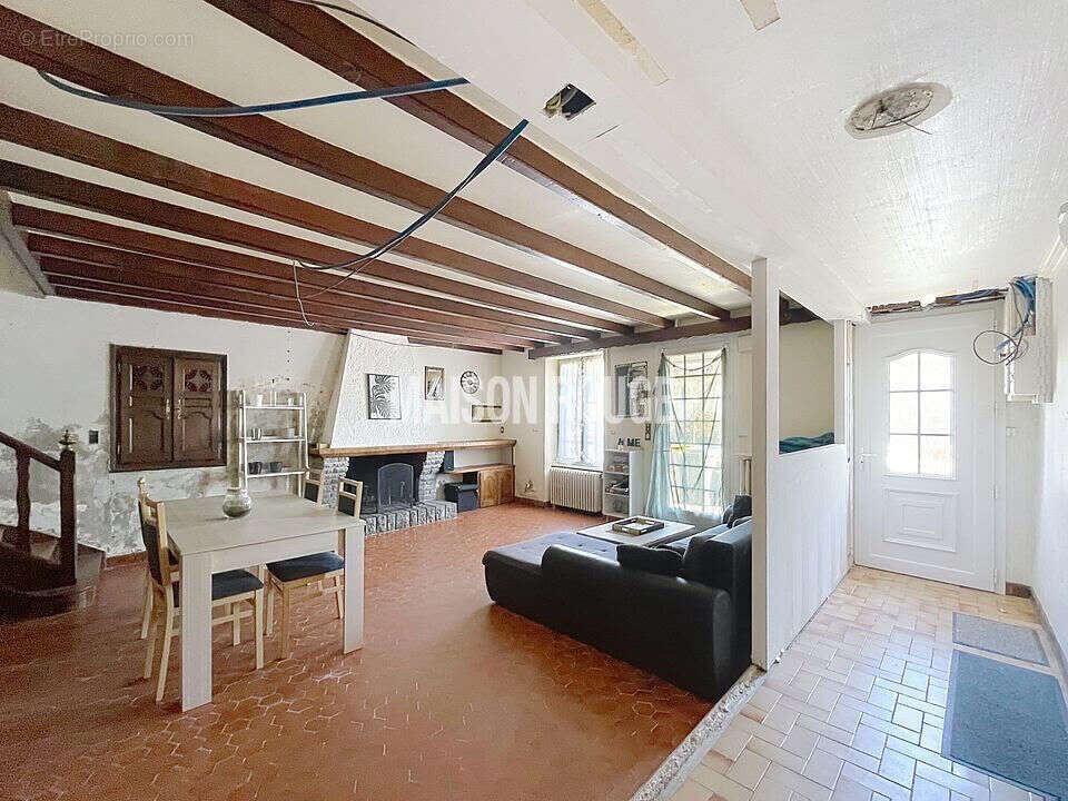 Maison de ville à finir de rénover avec terrasse et potentiel située à MINIAC MORVAN - photo 2