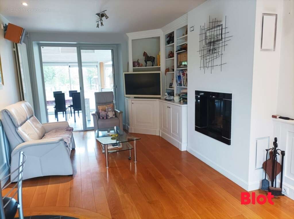 Maison à VAL-D&#039;IZE