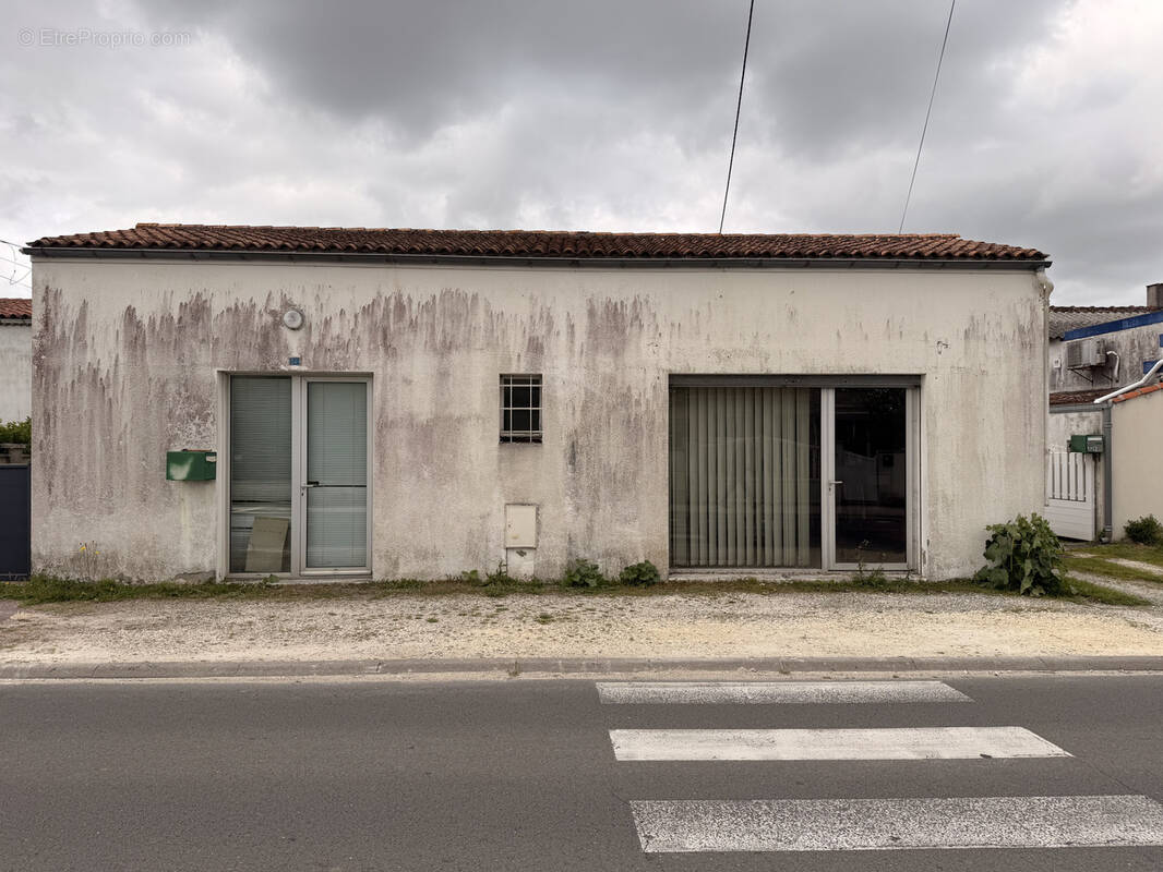 Commerce à LE GUA