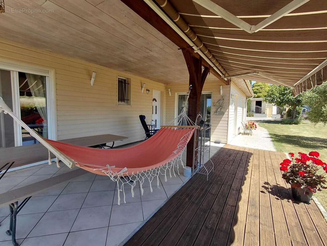 Maison de plain-pied avec double garage, atelier et terrain de 1 200 m² - photo 13