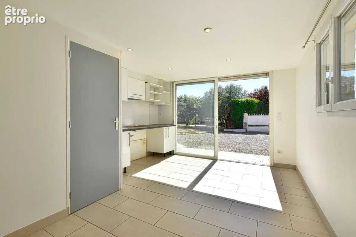 Villa de plain-pied avec piscine et appartement indépendant au calme - photo 15
