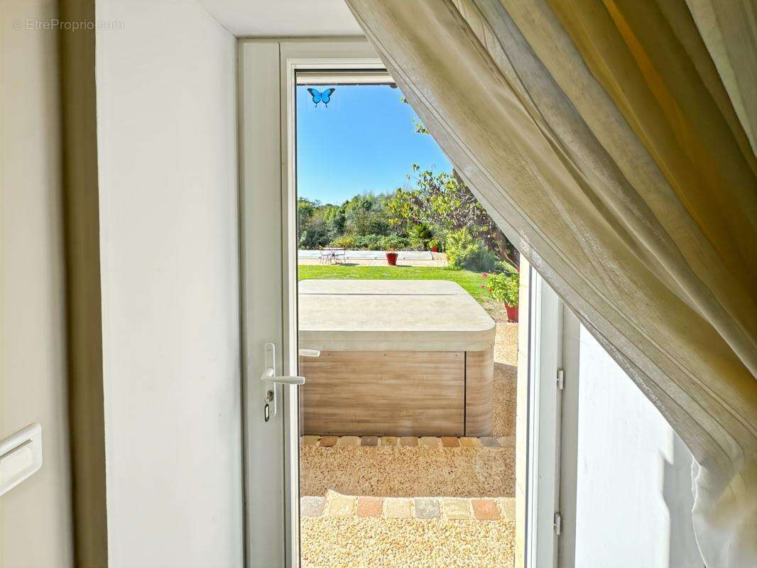 Maison à NOTRE-DAME-DE-SANILHAC