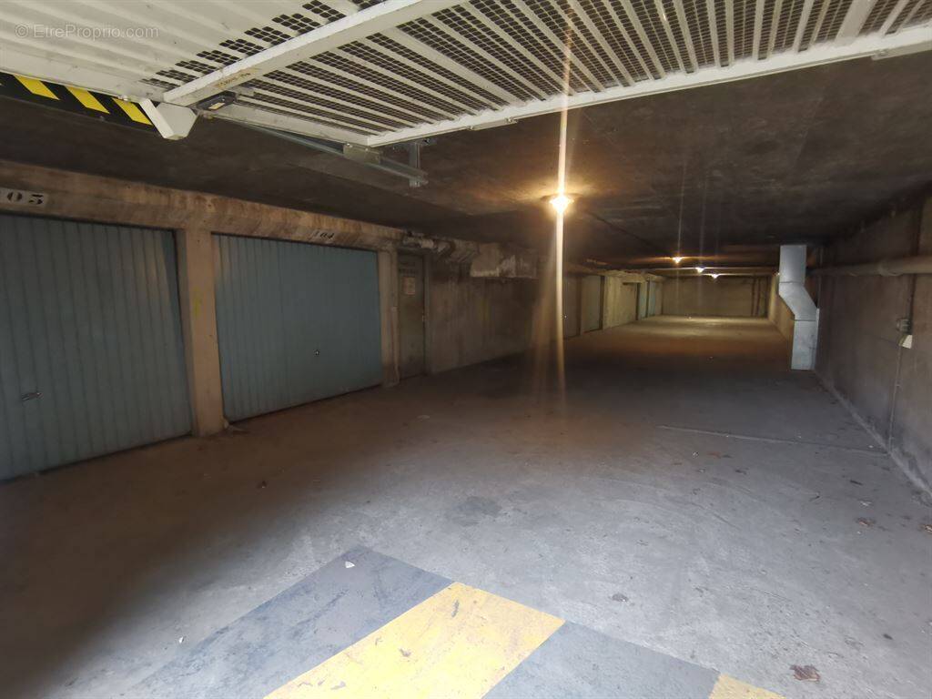 Parking à PARIS-19E