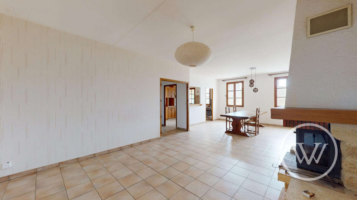 Maison à CHAROLS