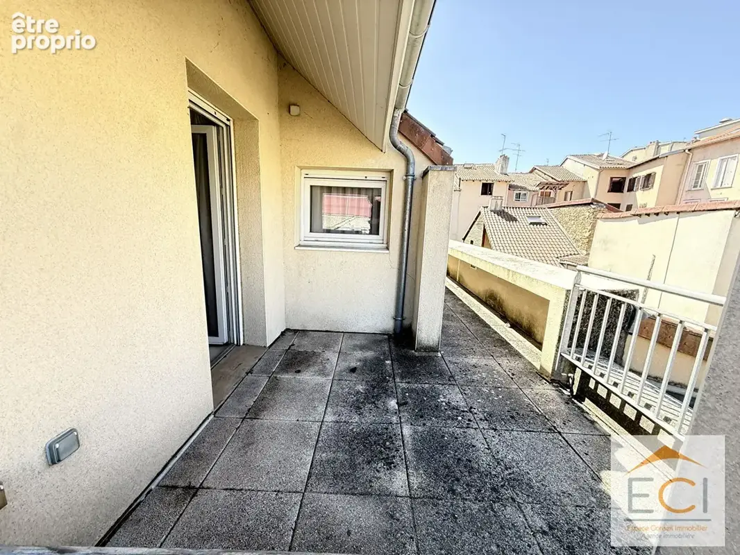 À vendre - Appartement T3 au dernier étage avec terrasse - photo 11