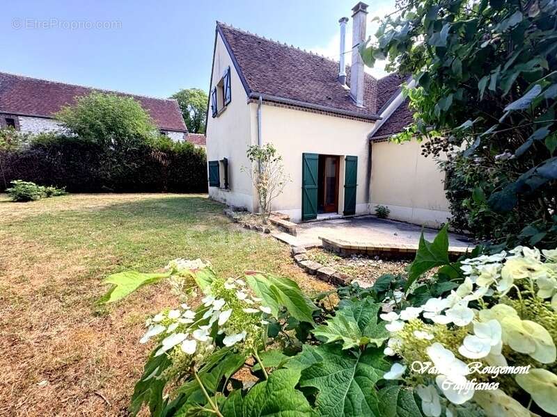 Maison familiale de 140 m² avec jardin arboré et dépendance – Poilly-sur-Tholon - photo 4