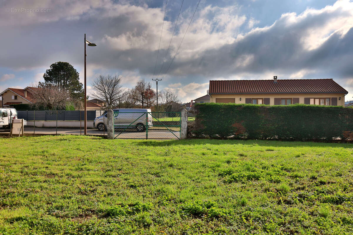 Terrain à LUZINAY