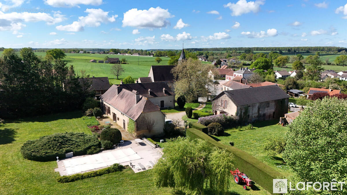 Maison à GENNETINES
