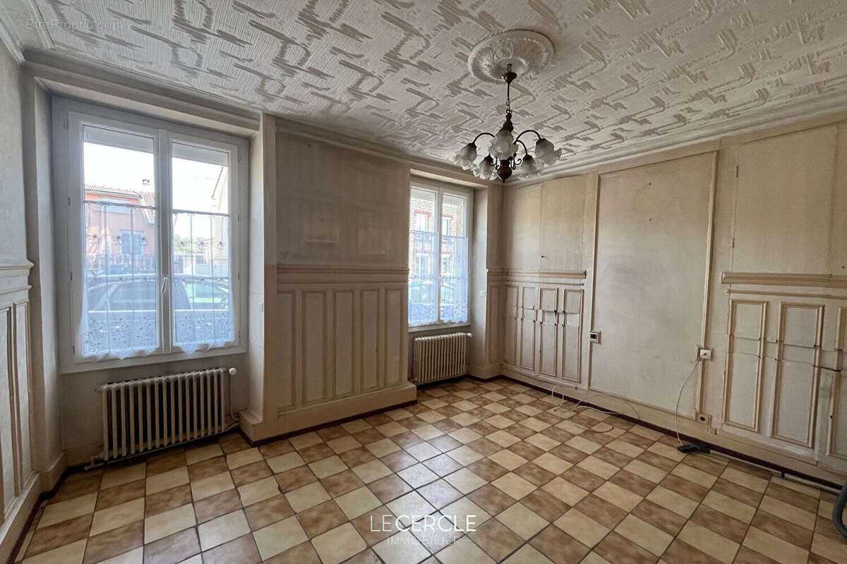 Maison à LA CHAPELLE-EN-SERVAL