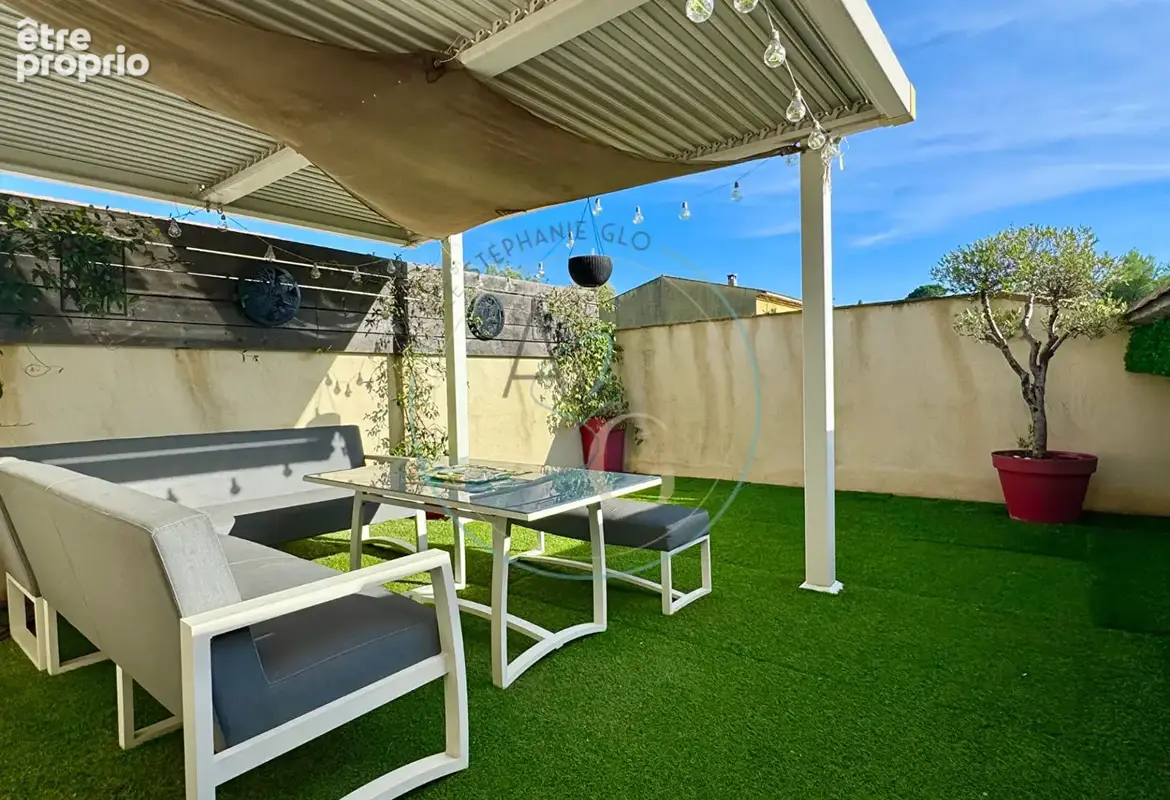 COGOLIN - Appartement de 113 m² avec terrasse, balcon et 4 places de stationnement - photo 2
