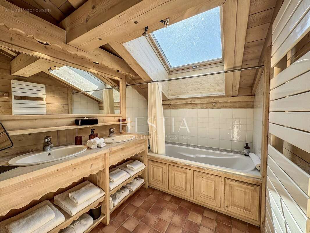 Commerce à COMBLOUX