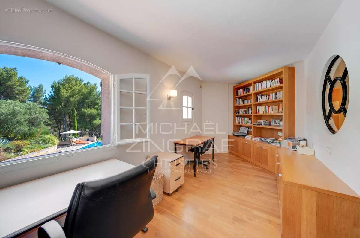 Maison à SAINT-CYR-SUR-MER