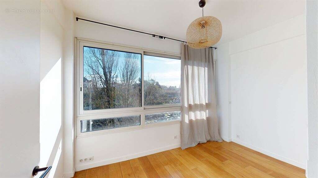 Appartement à LE PLESSIS-ROBINSON