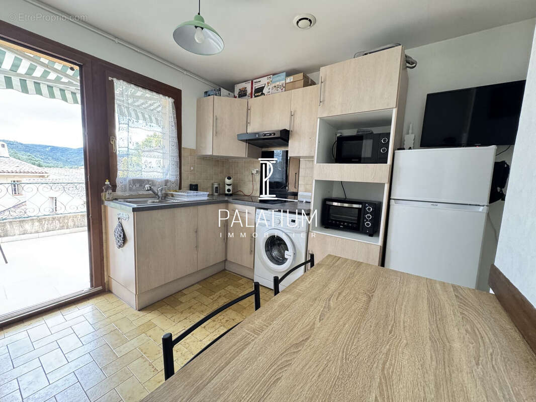 Appartement à GREOUX-LES-BAINS