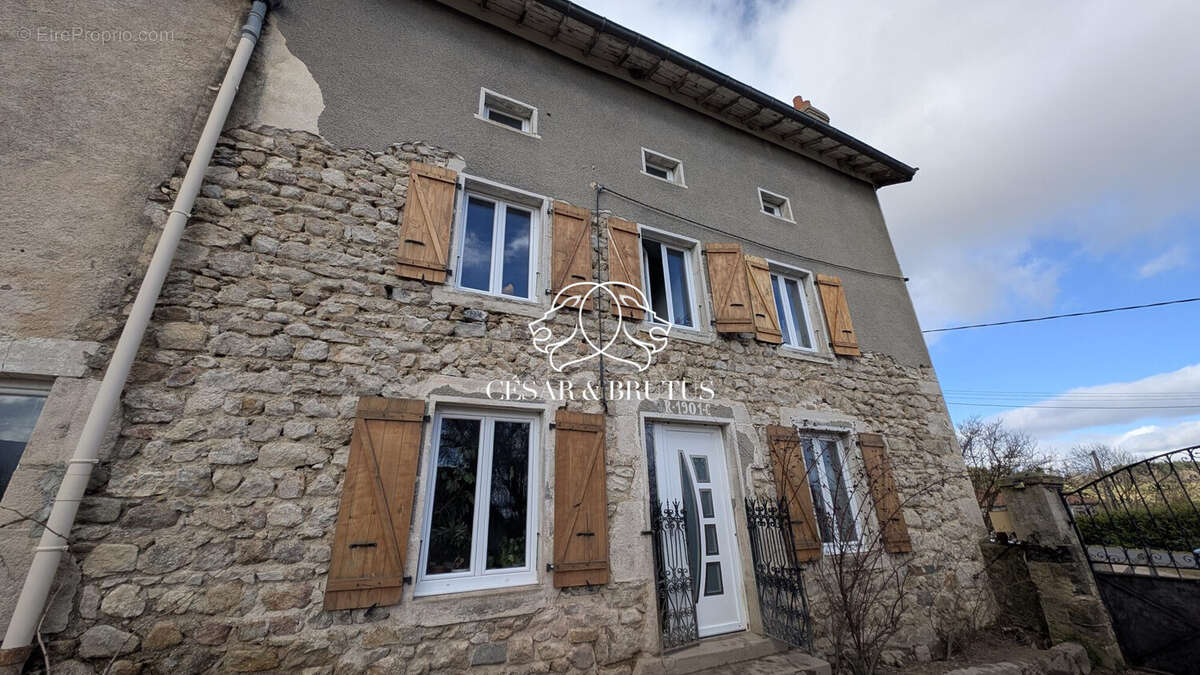 Maison 132 m² à Saint-Pierre-Du-Champ  - photo 2