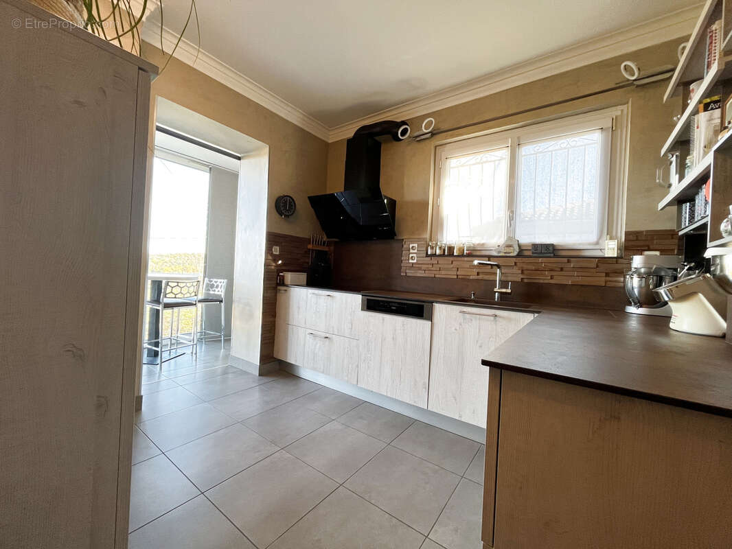 Maison à SAINT-GENEST-LERPT