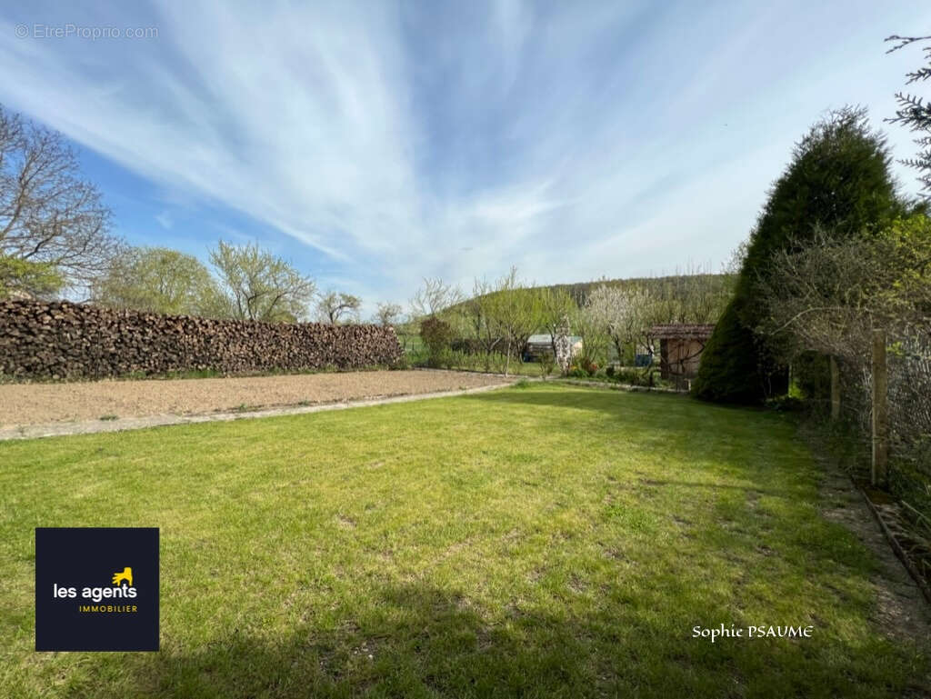 Terrain à VANNES-LE-CHATEL