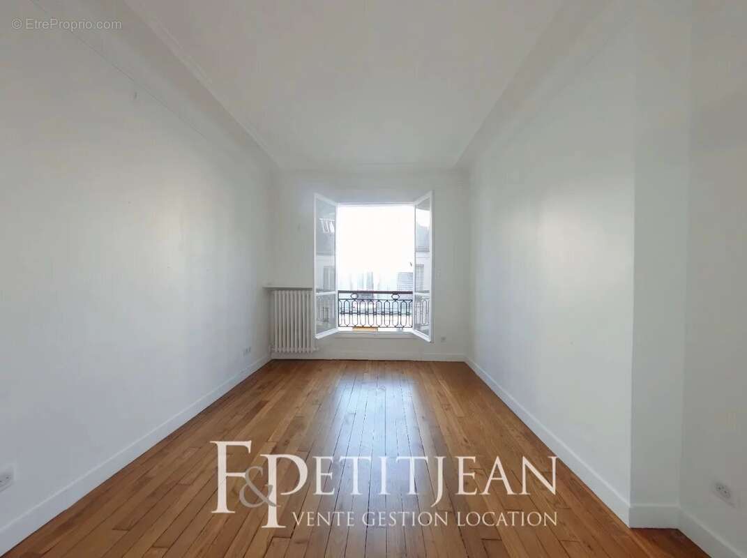Appartement à PARIS-16E