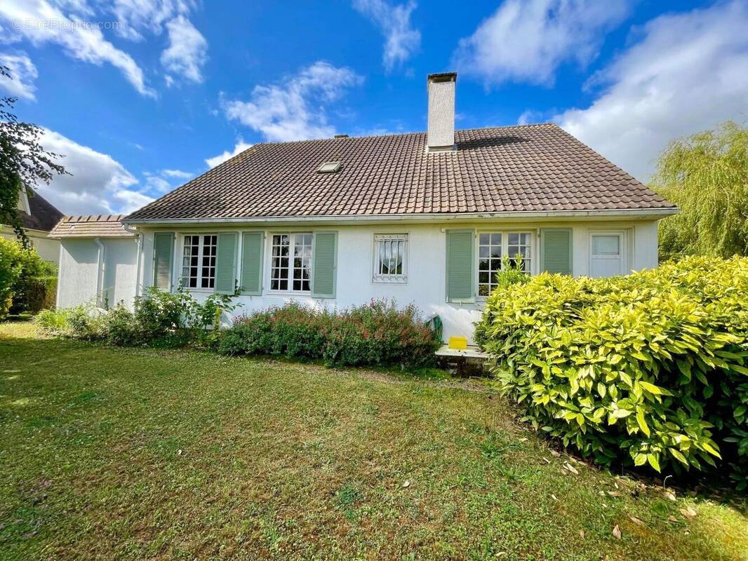 Maison à FONTAINE-ETOUPEFOUR