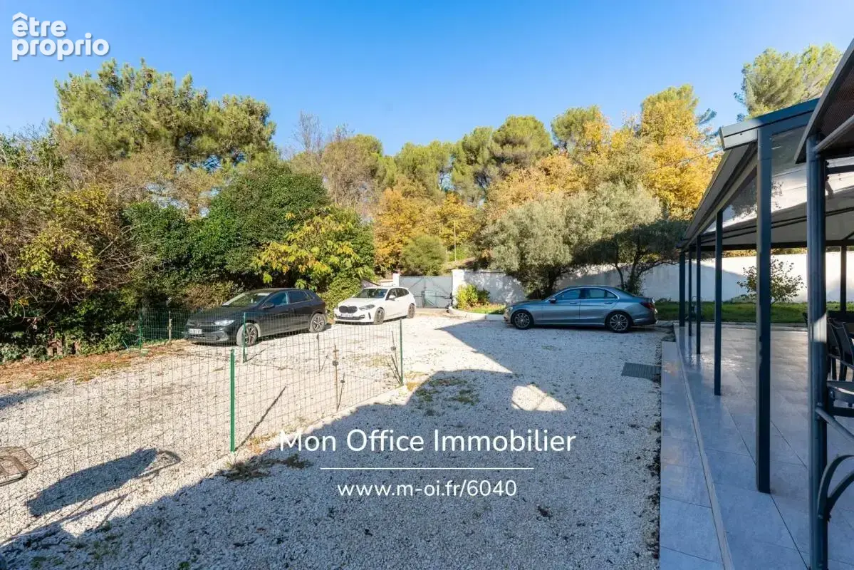 Référence : 6040-ABR. - Villa familiale rénovée de 166 m², DPE A, piscine et terrain paysager à Mimet - photo 15