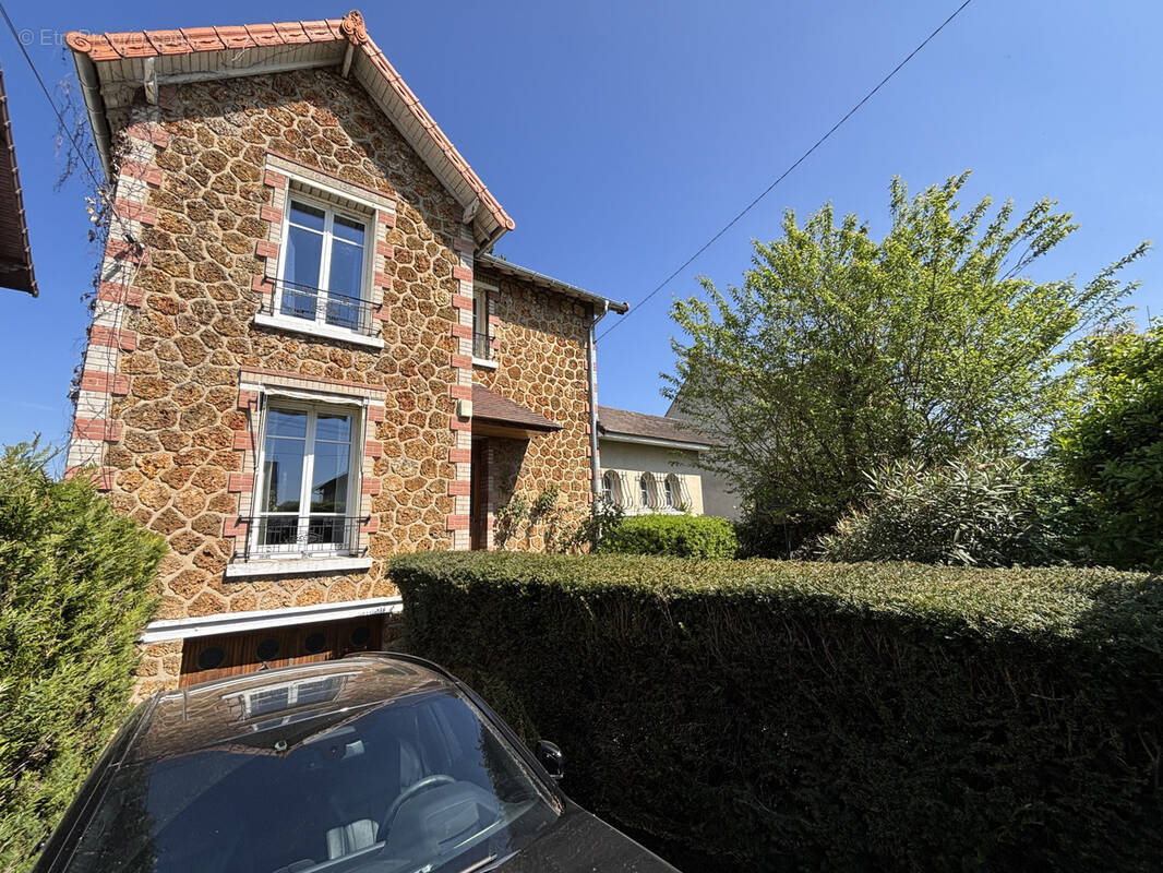 Maison à SARTROUVILLE