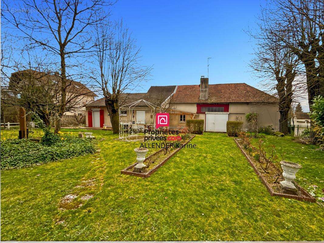 Maison à VILLENEUVE-L'ARCHEVEQUE
