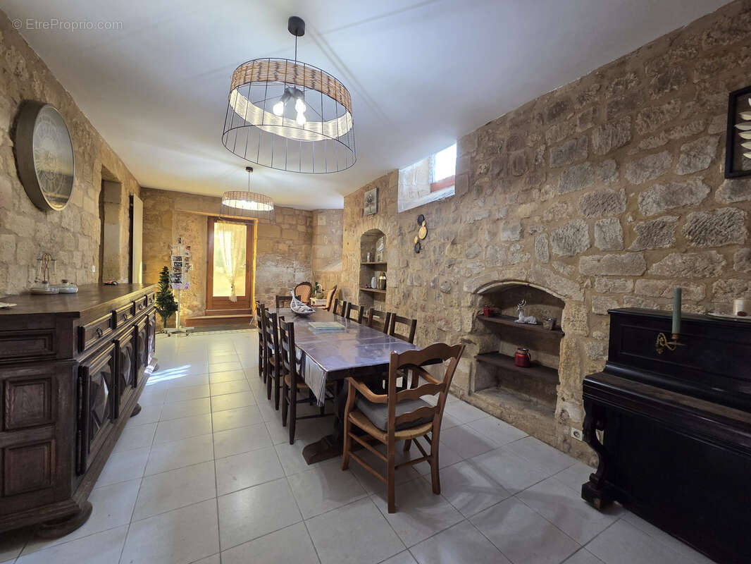 Ensemble immobilier dans le bourg du village - photo 4