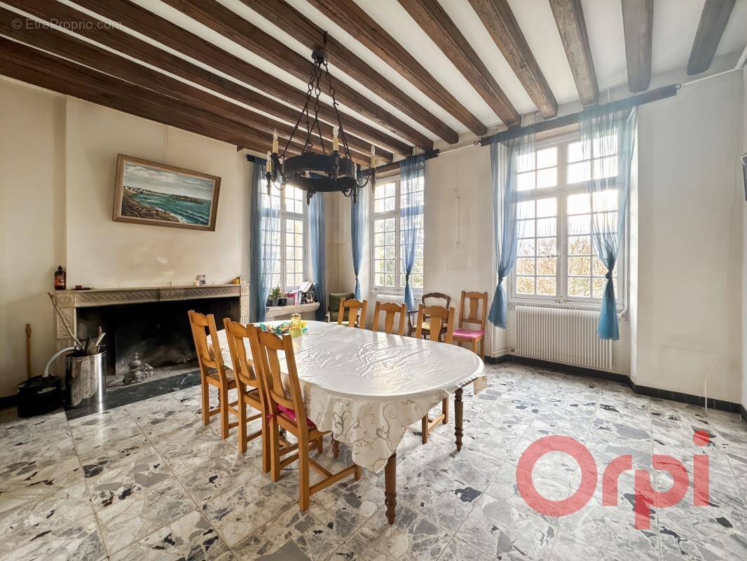 Maison à SAINT-AMAND-MONTROND