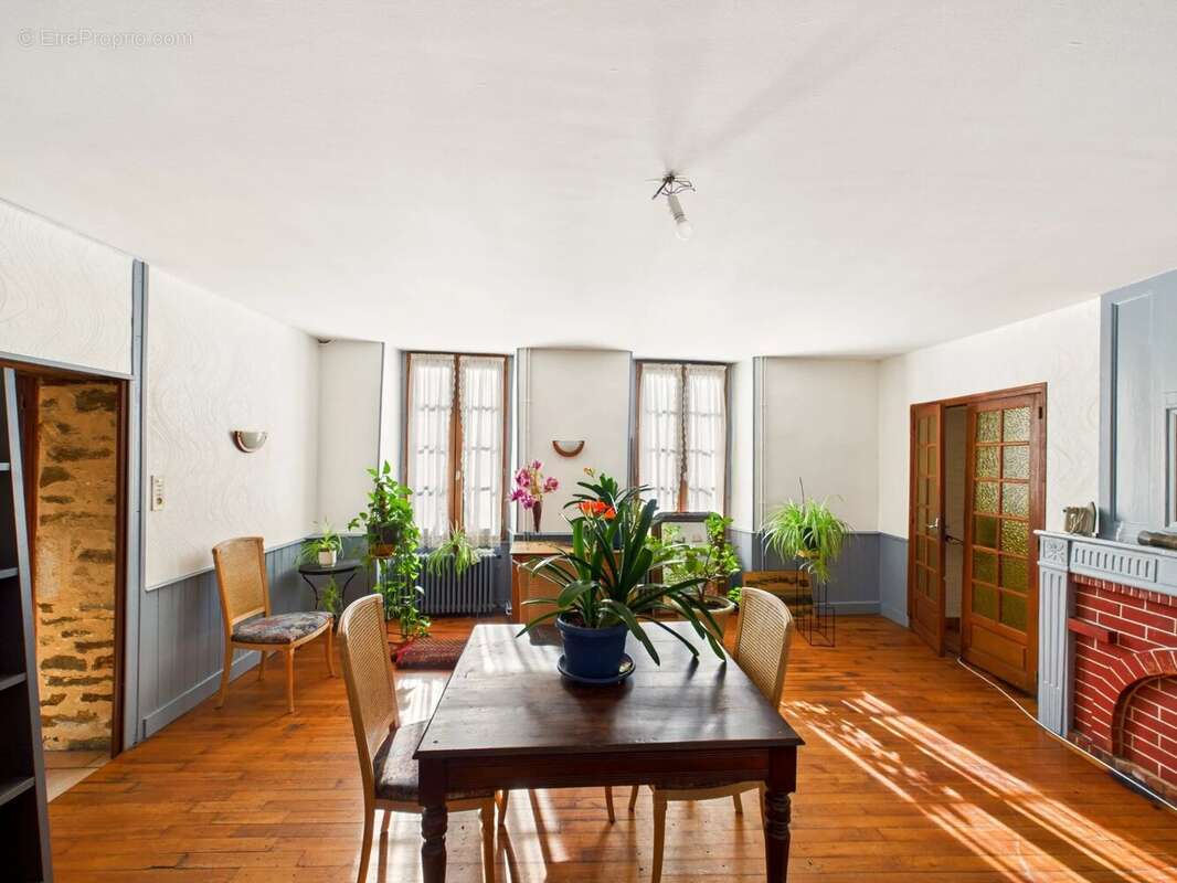 Maison à CHALUS