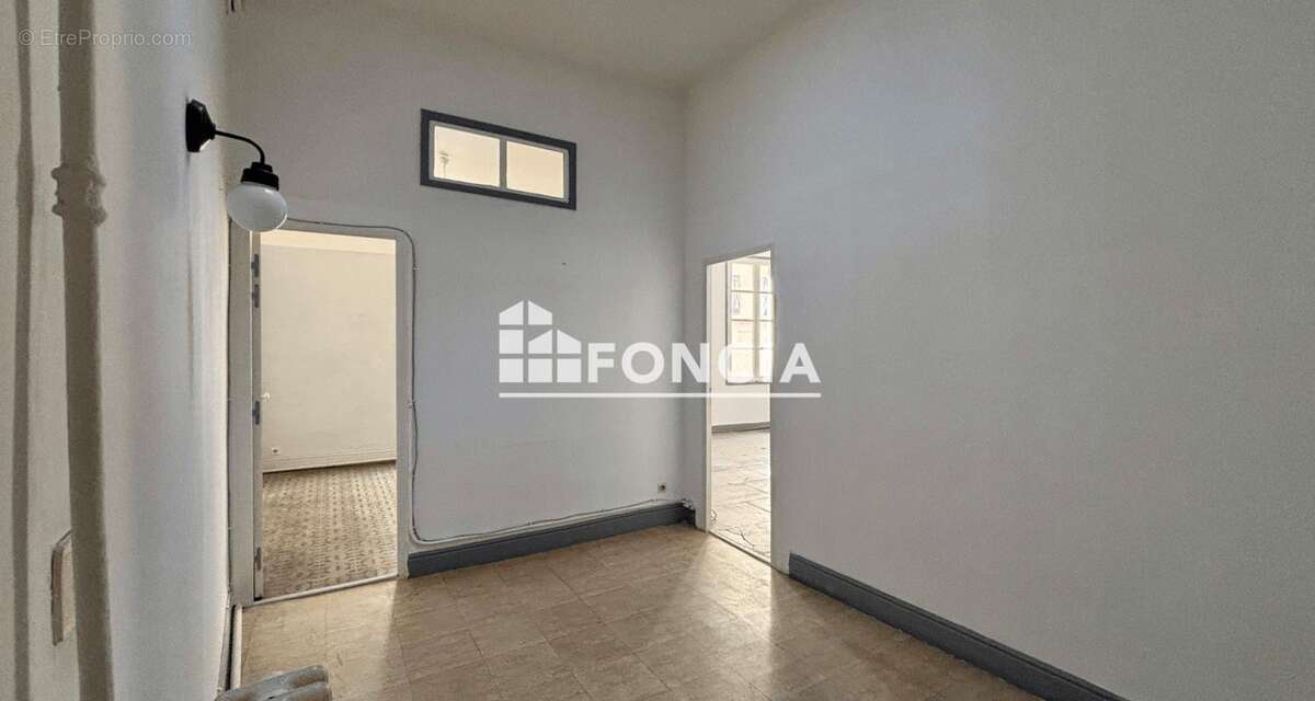 Montpellier Écusson — Grand T6 de 150 m² à fort potentiel, double destination bureau ou appartement - photo 2