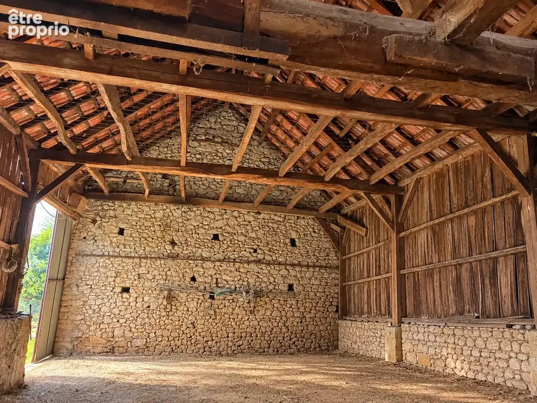 Propriété agricole d'environ 28 hectares avec noyeraie, 2 sources et  nombreuses dépendances   Périgord Noir - photo 4