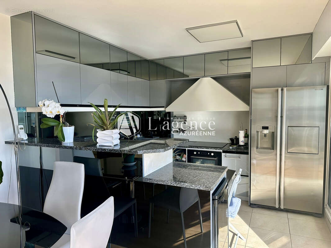 Appartement à SAINT-LAURENT-DU-VAR