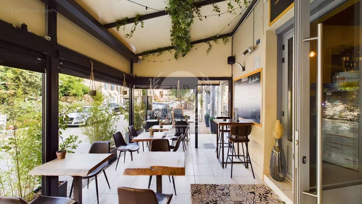 Commerce à PLAN-DE-LA-TOUR