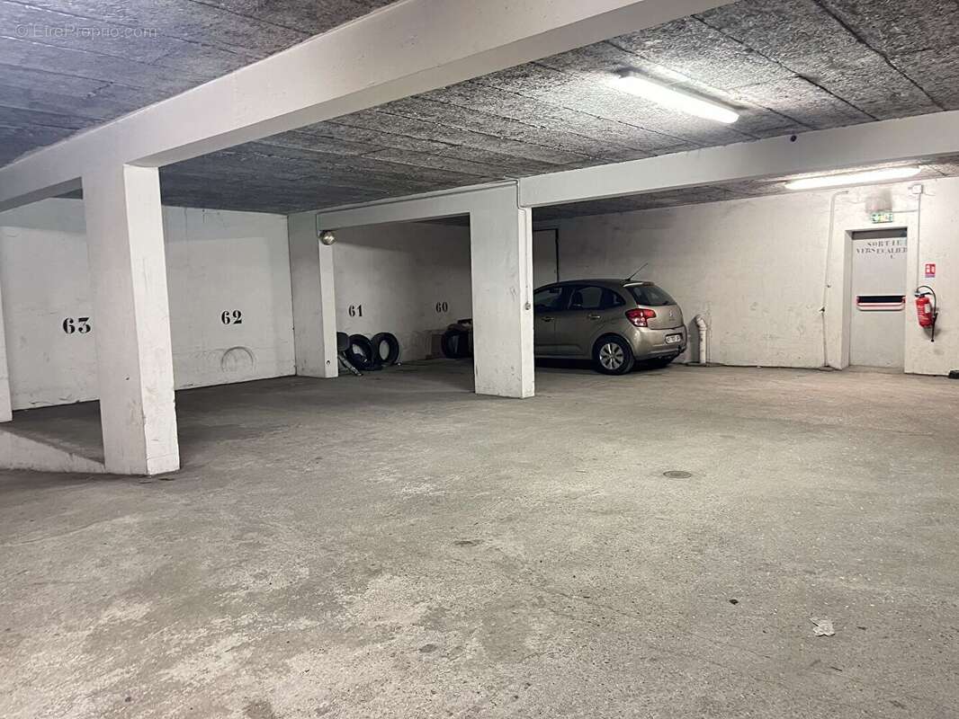 Parking à PARIS-20E