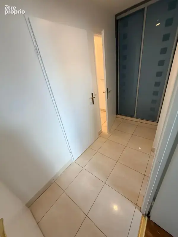 Appartement en dernier étage avec ascenseur, quartier calme et recherché - photo 9