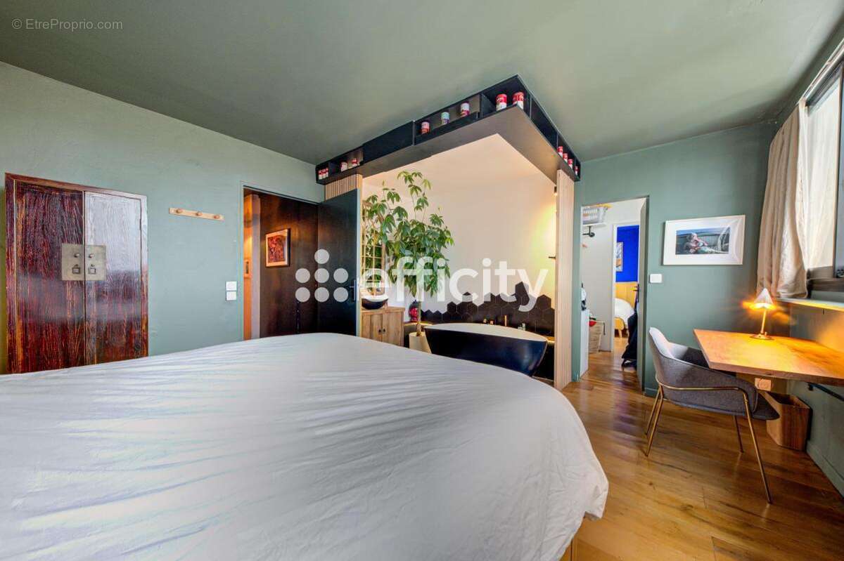 Appartement à PARIS-18E