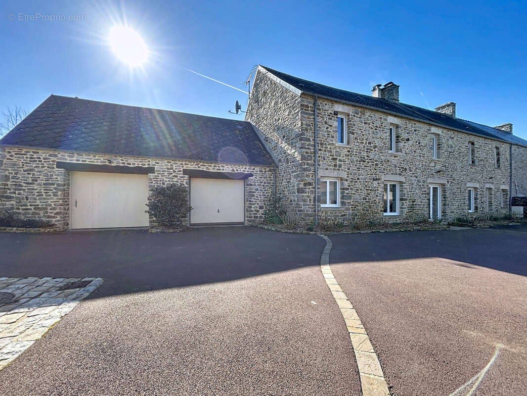 Maison à SAINT-MAURICE-EN-COTENTIN