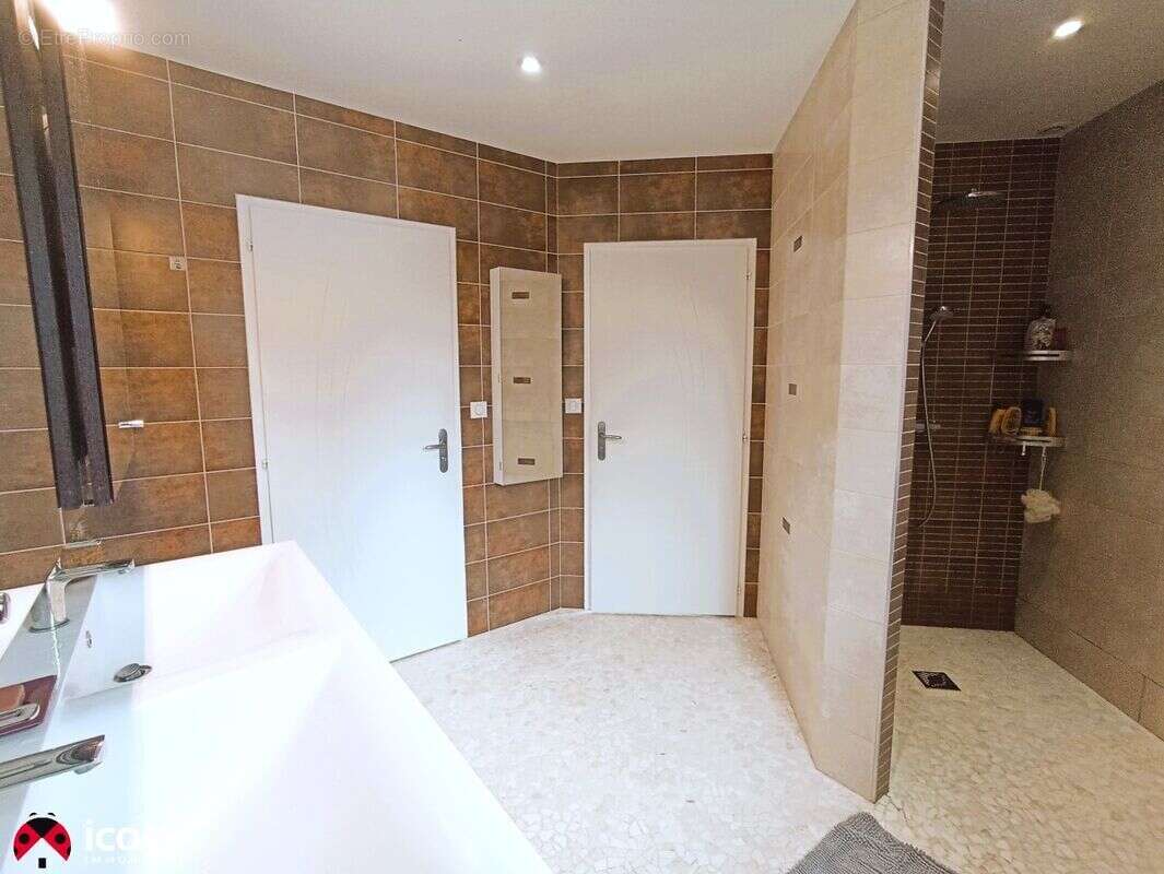 Maison à CHATEAU-GUIBERT