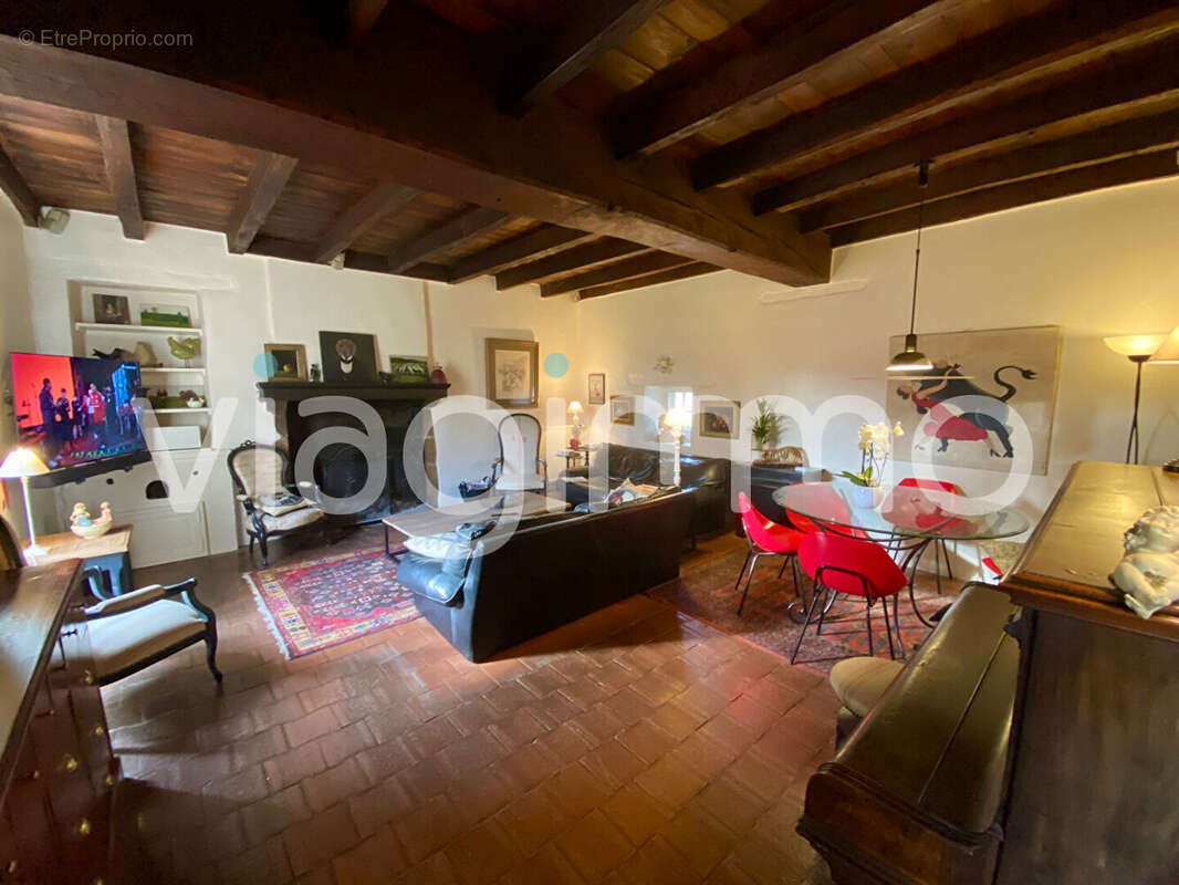 NUEIL-LES-AUBIERS  Maison de caractère 166m² - photo 2