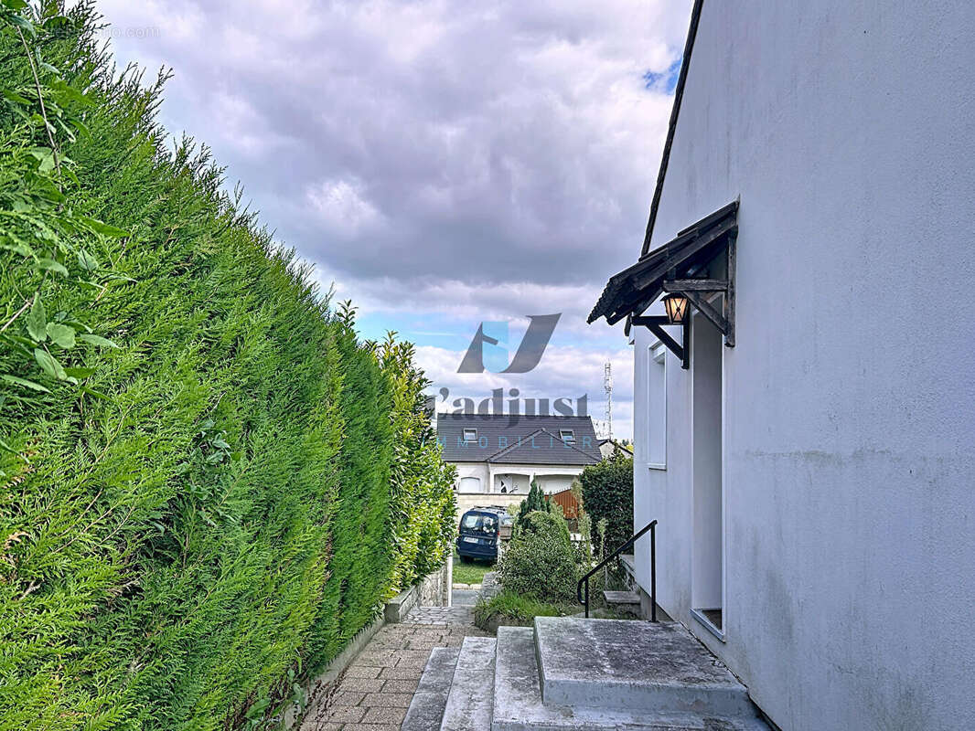 Maison à SAINT-PIERRE-LES-NEMOURS