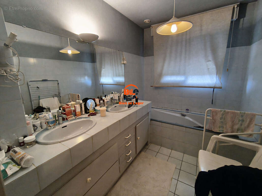 Villa 4 chambres, 2 bureaux, piscine, MUR SUR ALLIER - BSLE PONT DU CHATEAU - Maison à MEZEL