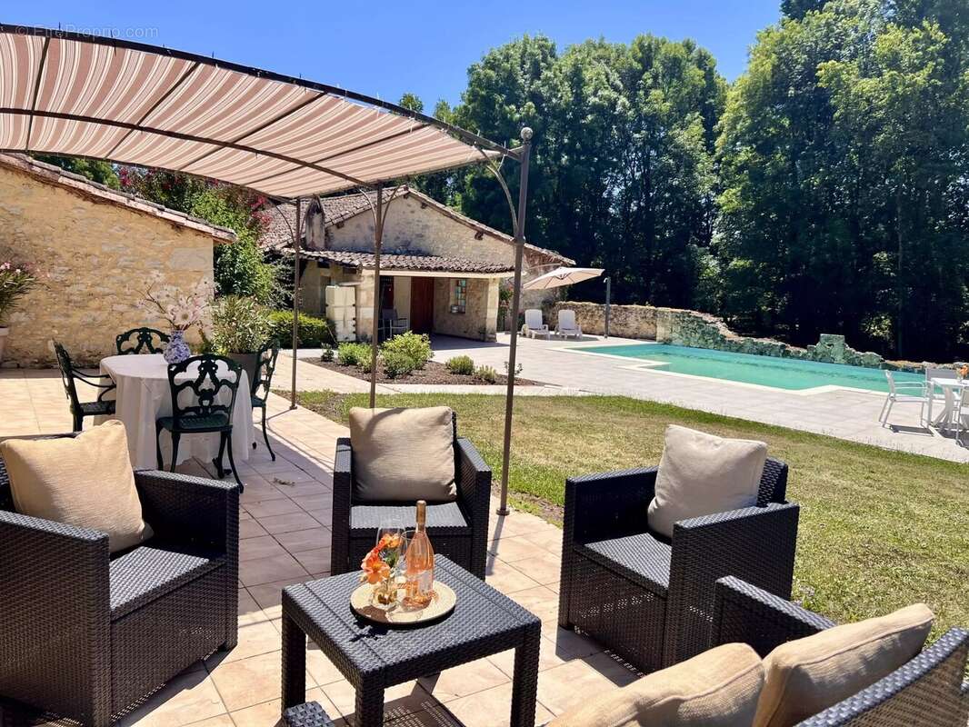 Maison de 6 chambres avec 2ème maison de 4 chambres, 2 piscines et dépendances - photo 19