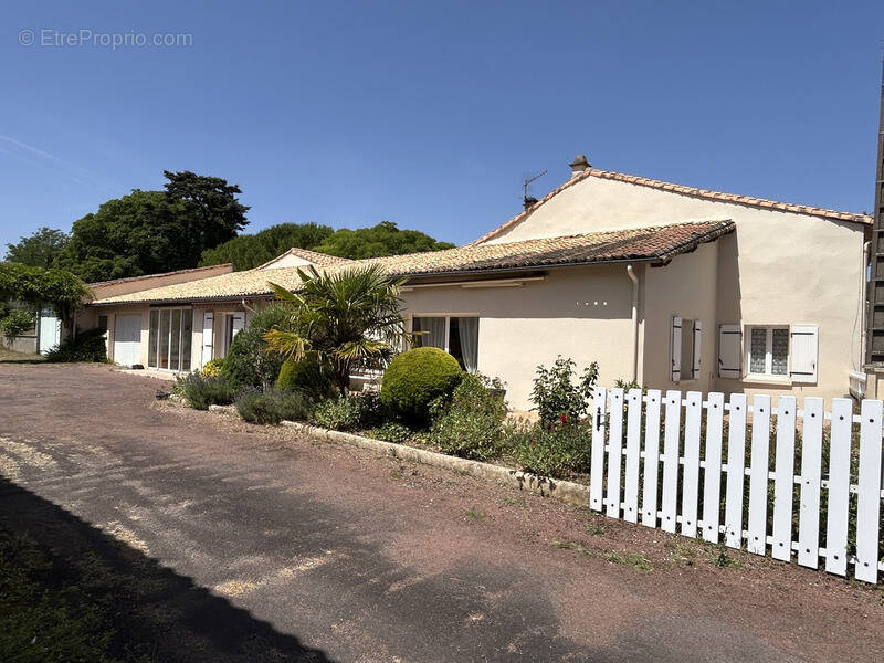 Maison à PAMPROUX