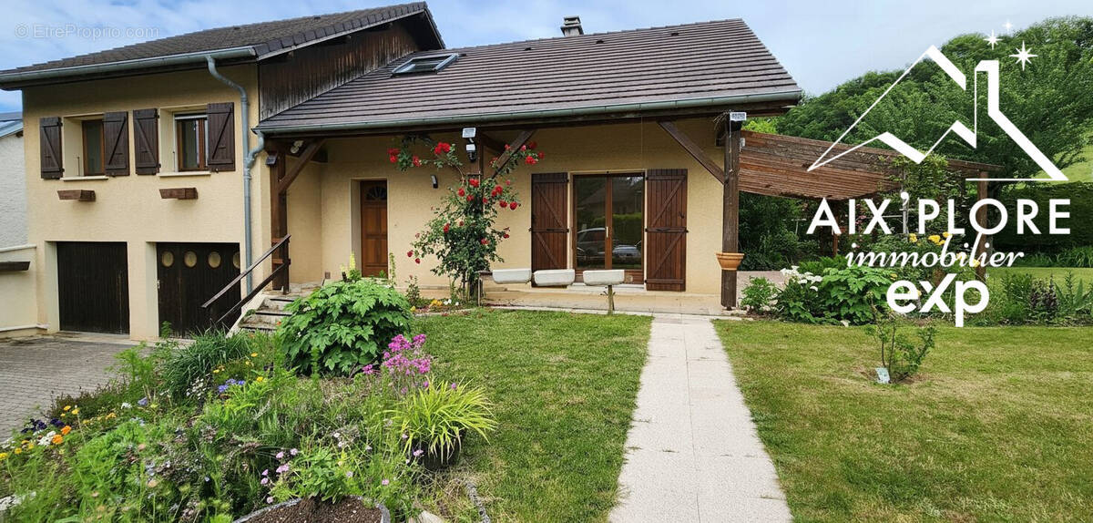 Maison à JACOB-BELLECOMBETTE